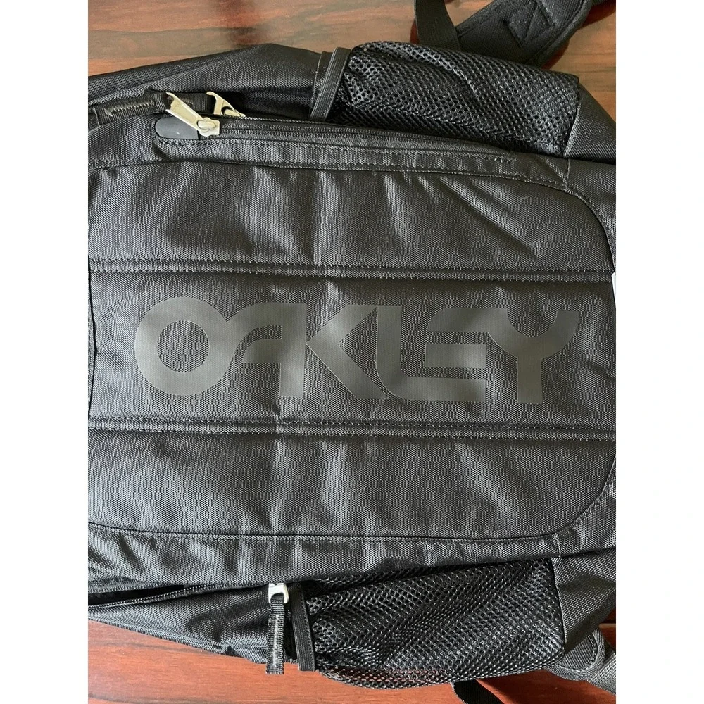 Oakley Enduro 3.0 20L Men's Backpack Blackout Black  BRAND NEW W/ TAGS